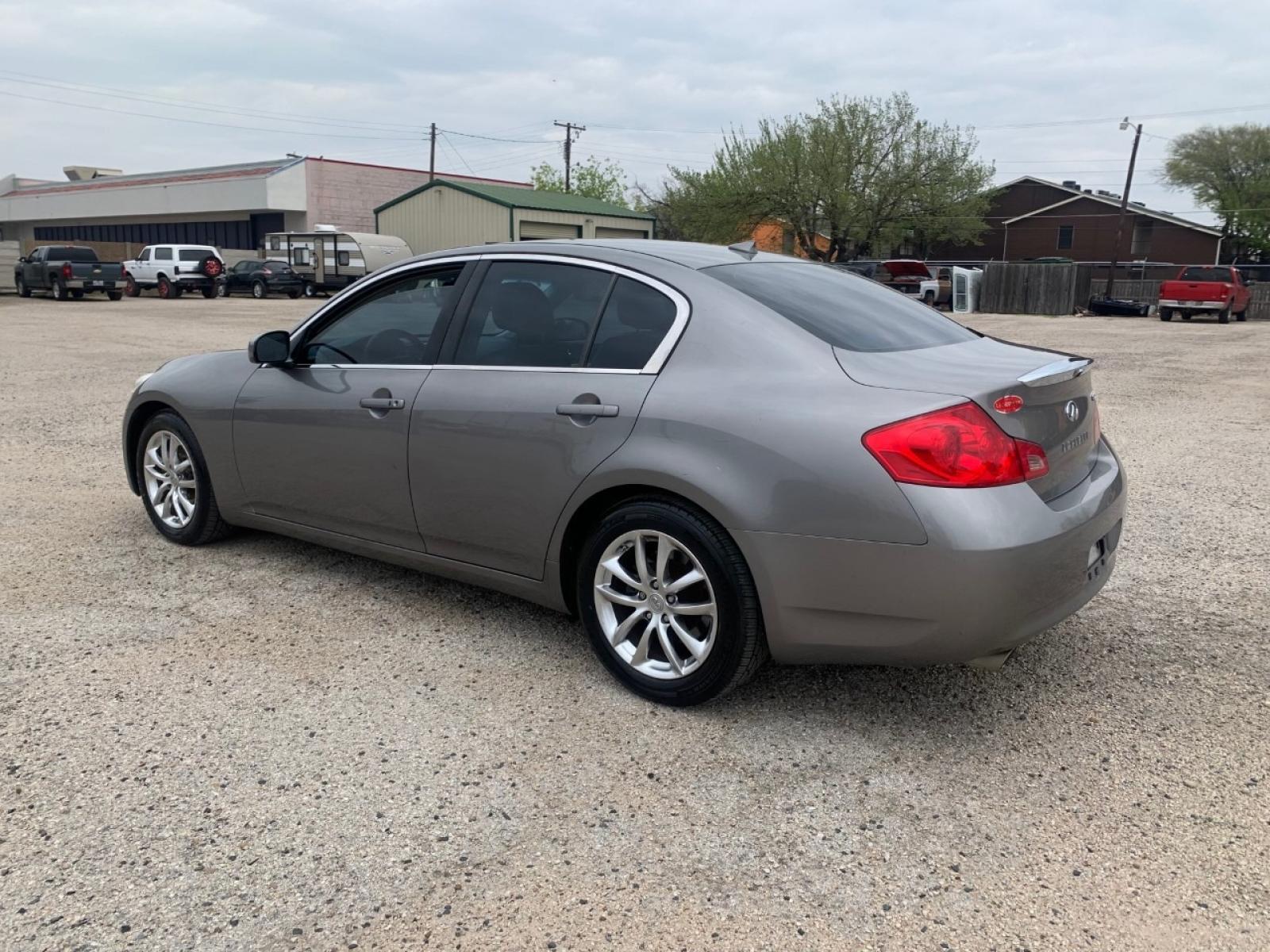 2008 Silver /gray Infiniti G35 Base (JNKBV61E28M) with an 3.5L V6 DOHC 24V engine, Automatic transmission, located at 1830 North Belt Line Road, Irving, TX, 75061, (469) 524-0199, 32.834373, -96.993584 - Photo #3