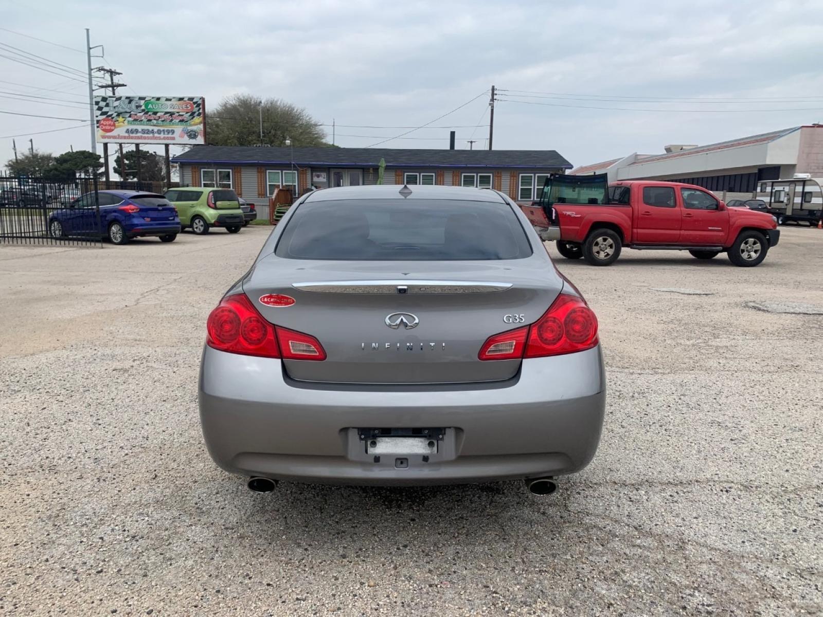 2008 Silver /gray Infiniti G35 Base (JNKBV61E28M) with an 3.5L V6 DOHC 24V engine, Automatic transmission, located at 1830 North Belt Line Road, Irving, TX, 75061, (469) 524-0199, 32.834373, -96.993584 - Photo #4