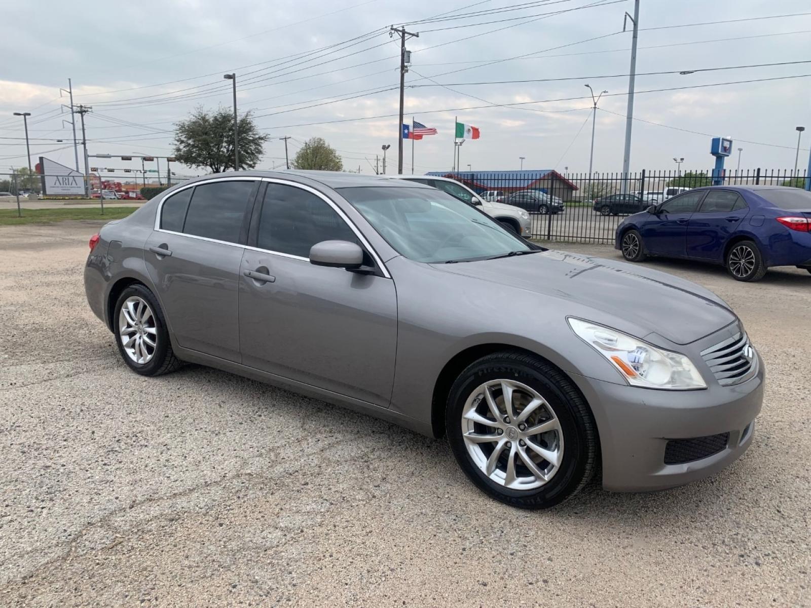 2008 Silver /gray Infiniti G35 Base (JNKBV61E28M) with an 3.5L V6 DOHC 24V engine, Automatic transmission, located at 1830 North Belt Line Road, Irving, TX, 75061, (469) 524-0199, 32.834373, -96.993584 - Photo #6