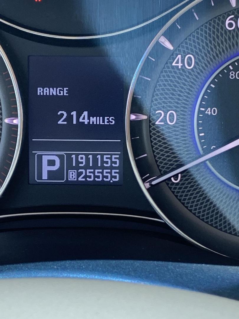 2011 White /Tan Infiniti QX56 2WD (JN8AZ2NF1B9) with an 5.6L V8 DOHC 32V engine, AUTOMATIC transmission, located at 1830 North Belt Line Road, Irving, TX, 75061, (469) 524-0199, 32.834373, -96.993584 - Photo#15