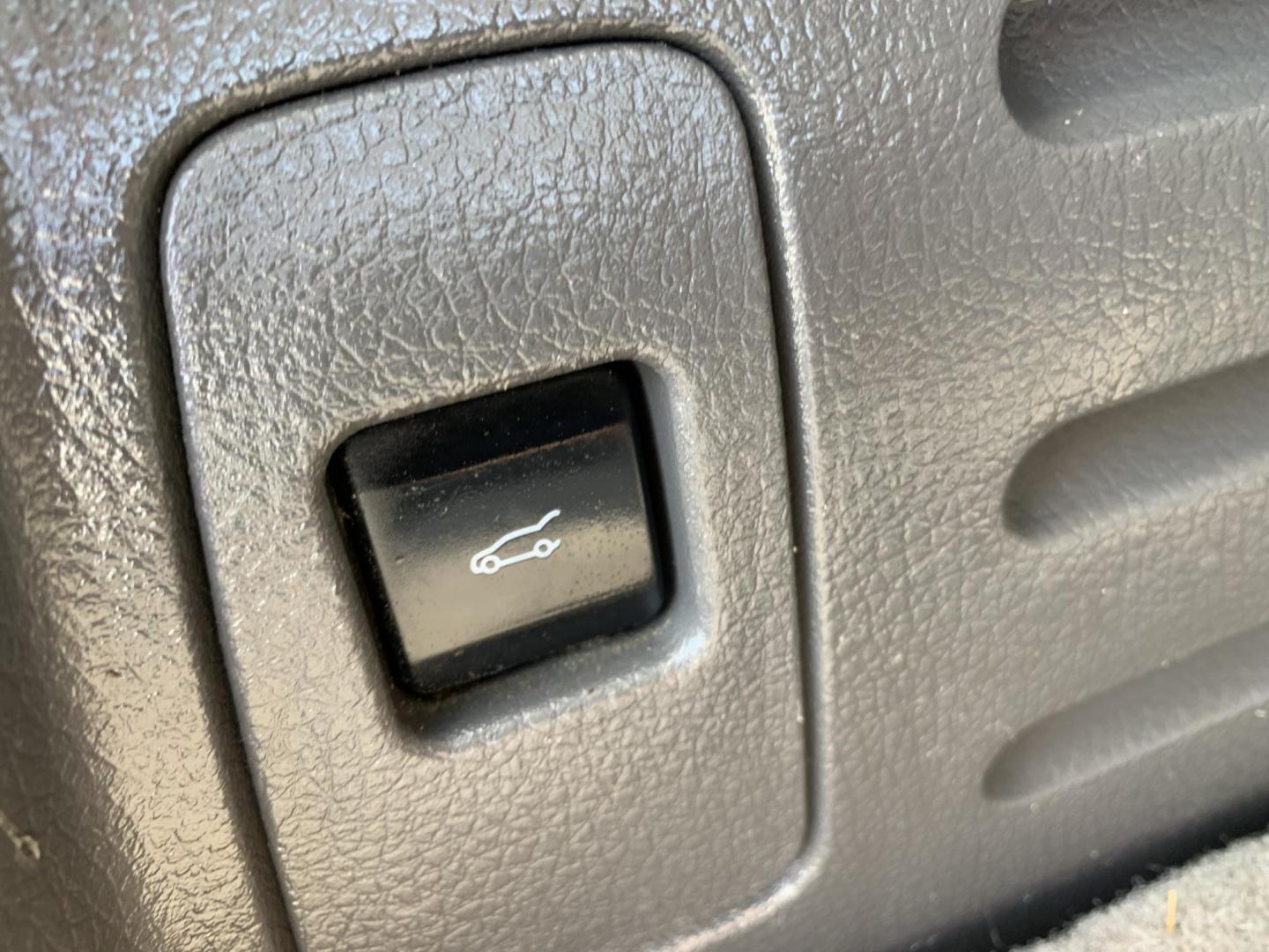 2013 White /Tan Ford Edge Limited AWD (2FMDK4KC8DB) with an 3.5L V6 DOHC 24V engine, Automatic transmission, located at 1830 North Belt Line Road, Irving, TX, 75061, (469) 524-0199, 32.834373, -96.993584 - Photo#8