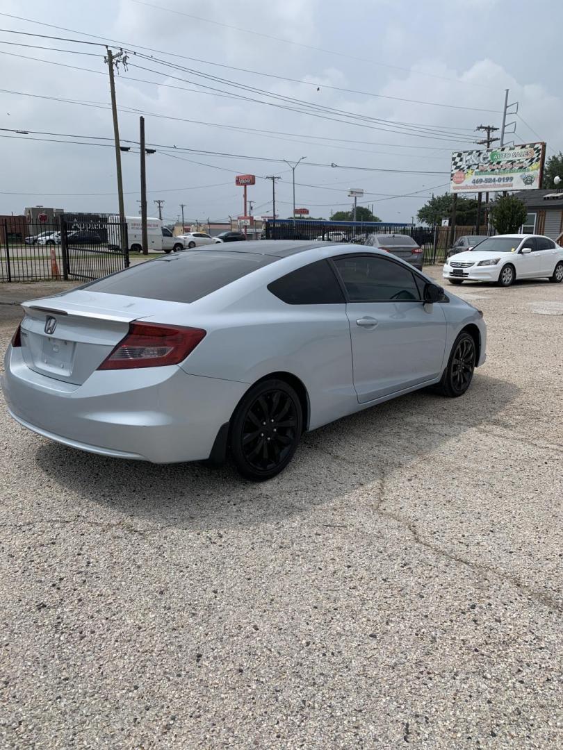 2012 Light Blue /gray Honda Civic (2HGFG3B80CH) with an 1.8L engine, AUTOMATIC transmission, located at 1830 North Belt Line Road, Irving, TX, 75061, (469) 524-0199, 32.834373, -96.993584 - Photo#5