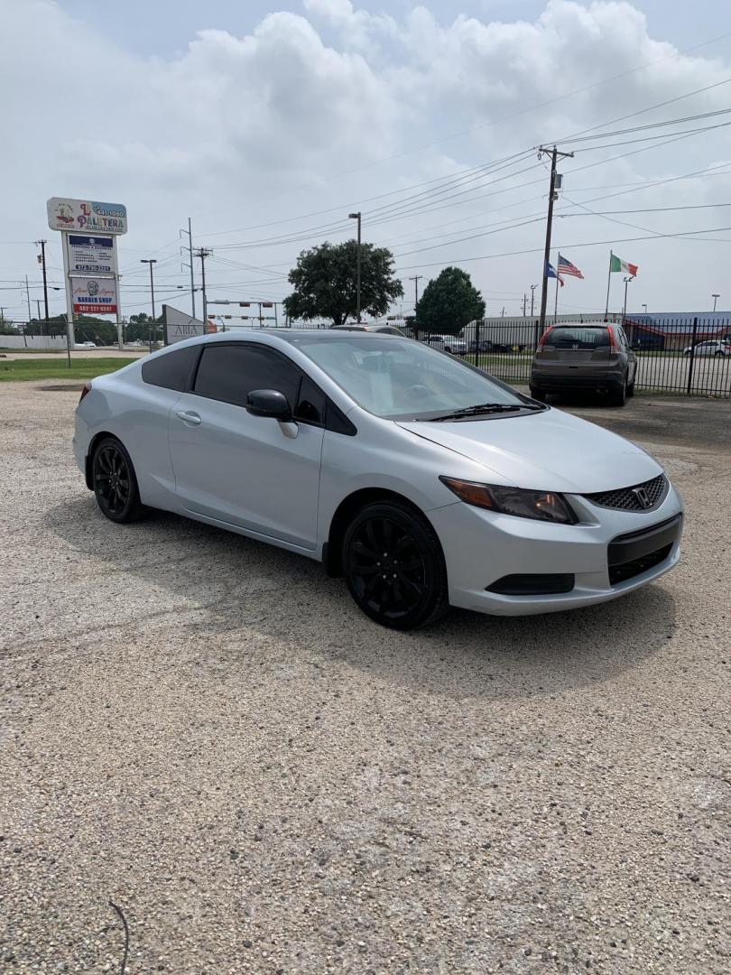 2012 Light Blue /gray Honda Civic (2HGFG3B80CH) with an 1.8L engine, AUTOMATIC transmission, located at 1830 North Belt Line Road, Irving, TX, 75061, (469) 524-0199, 32.834373, -96.993584 - Photo#6