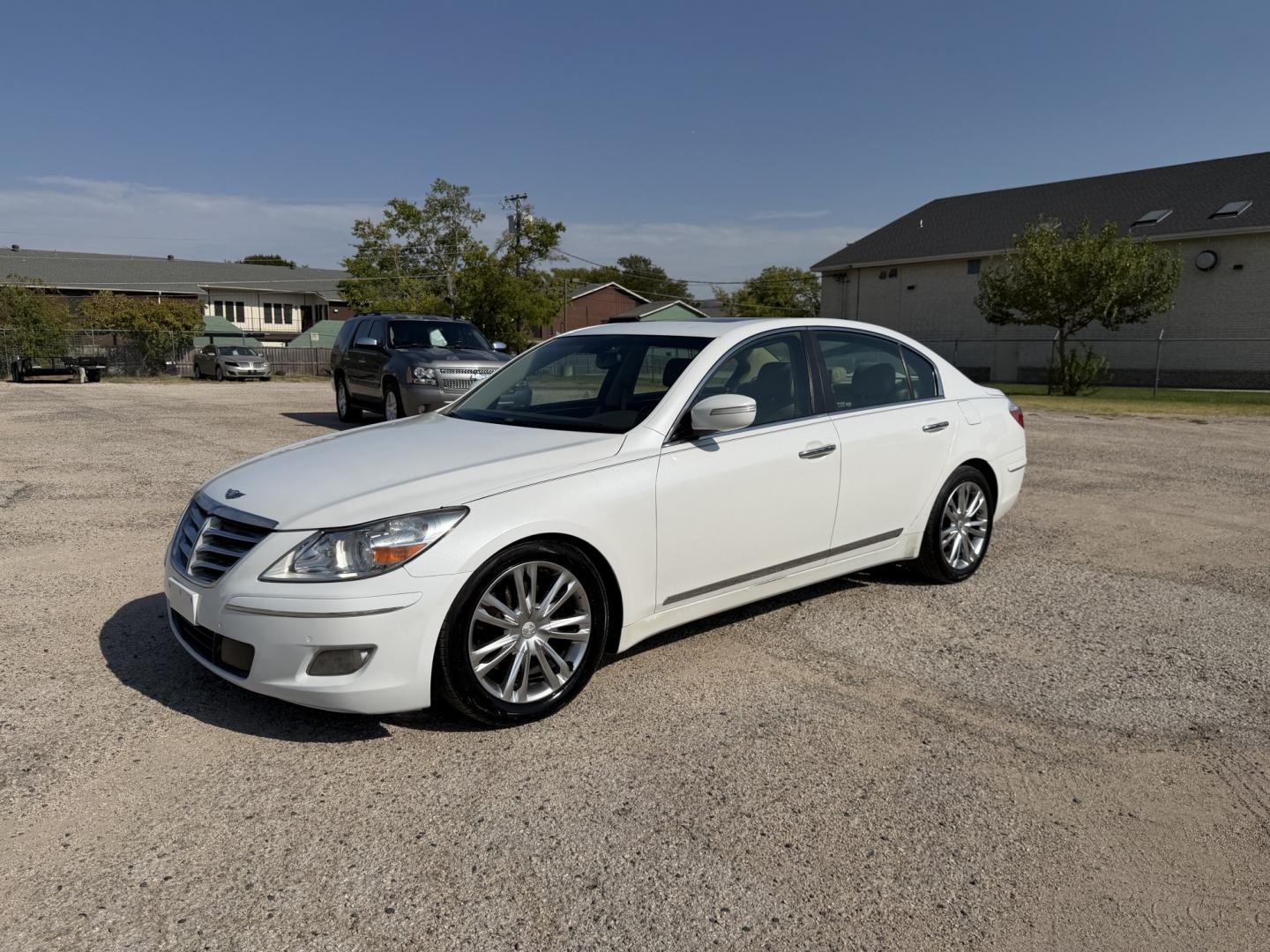 2011 White /Tan Hyundai Genesis 4.6L (KMHGC4DF1BU) with an 4.6L V8 DOHC 32V engine, Automatic transmission, located at 1830 North Belt Line Road, Irving, TX, 75061, (469) 524-0199, 32.834373, -96.993584- Photo#2