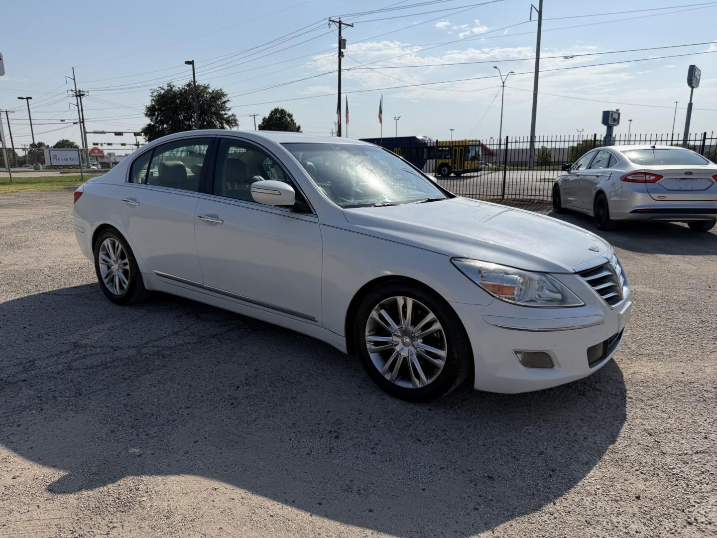 2011 White /Tan Hyundai Genesis 4.6L (KMHGC4DF1BU) with an 4.6L V8 DOHC 32V engine, Automatic transmission, located at 1830 North Belt Line Road, Irving, TX, 75061, (469) 524-0199, 32.834373, -96.993584- Photo#6