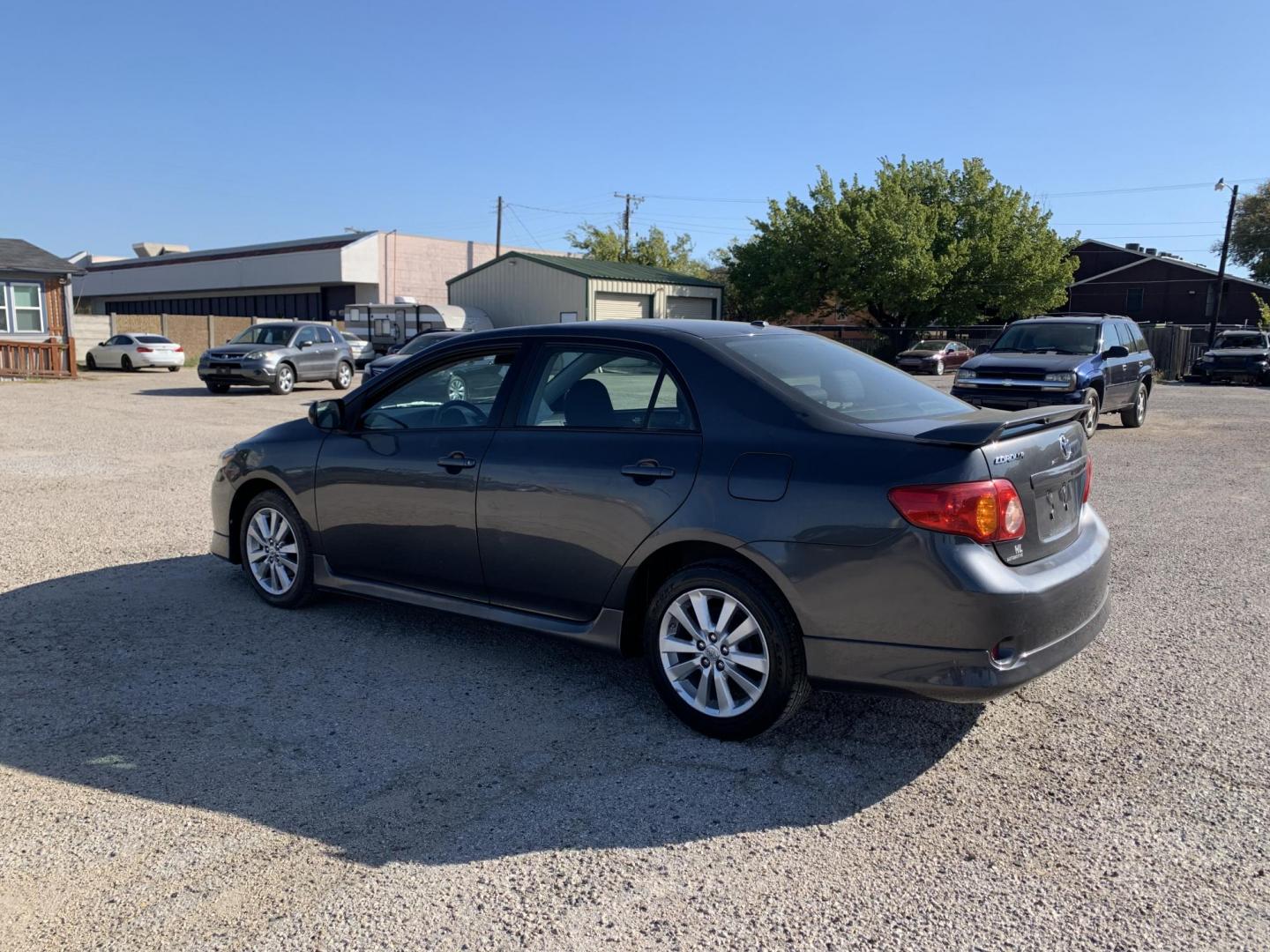 2009 Gray /Black Toyota Corolla S (1NXBU40E49Z) with an 1.8L L4 DOHC 16V engine, AUTOMATIC transmission, located at 1830 North Belt Line Road, Irving, TX, 75061, (469) 524-0199, 32.834373, -96.993584 - Photo#5
