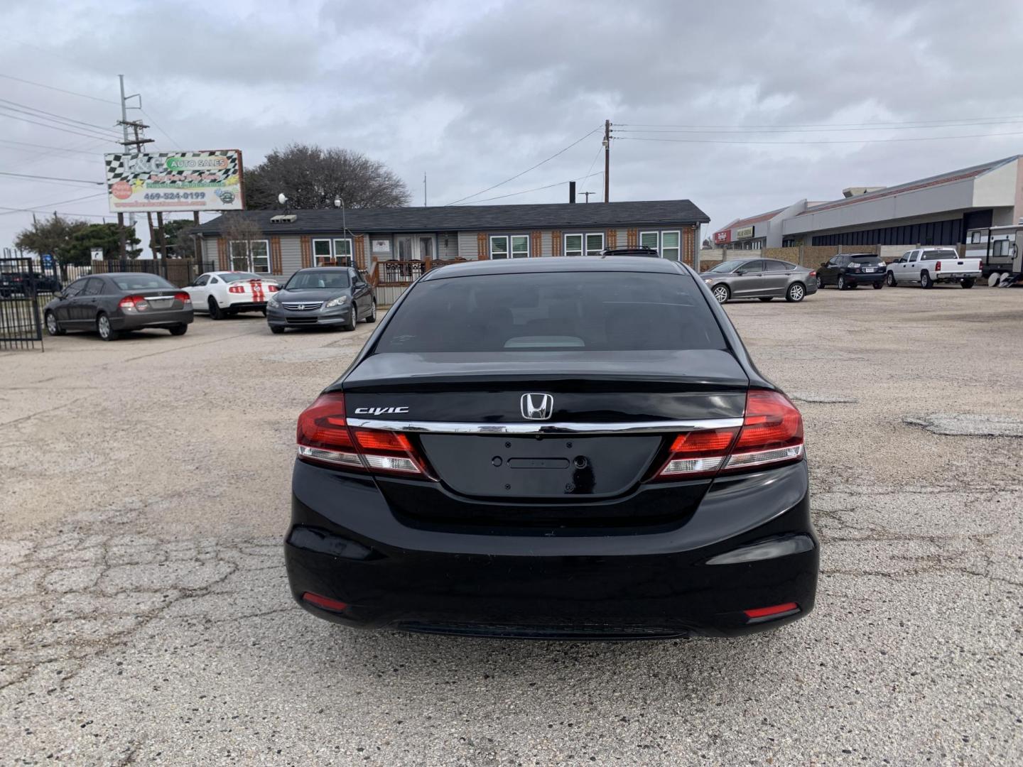 2013 Black Honda Civic EX-L Sedan AT (2HGFB2F9XDH) with an 1.8L L4 SOHC 16V engine, Automatic transmission, located at 1830 North Belt Line Road, Irving, TX, 75061, (469) 524-0199, 32.834373, -96.993584 - Photo#4
