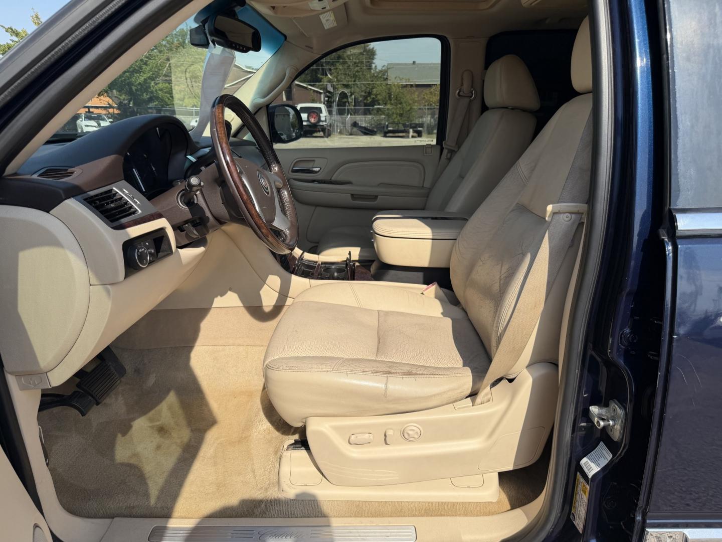 2007 blue /Tan Cadillac Escalade 2WD (1GYEC63877R) with an 6.2L V8 OHV 16V engine, AUTOMATIC transmission, located at 1830 North Belt Line Road, Irving, TX, 75061, (469) 524-0199, 32.834373, -96.993584- Photo#7