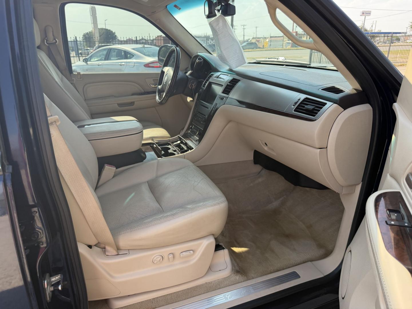 2007 blue /Tan Cadillac Escalade 2WD (1GYEC63877R) with an 6.2L V8 OHV 16V engine, AUTOMATIC transmission, located at 1830 North Belt Line Road, Irving, TX, 75061, (469) 524-0199, 32.834373, -96.993584- Photo#11