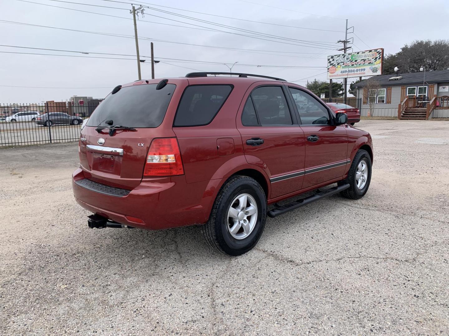 2008 Maroon /gray Kia Sorento Base (KNDJD735785) with an 3.3L V6 DOHC 24V engine, AUTOMATIC transmission, located at 1830 North Belt Line Road, Irving, TX, 75061, (469) 524-0199, 32.834373, -96.993584 - New Arrival Low Miles Coming Soon - Photo#4
