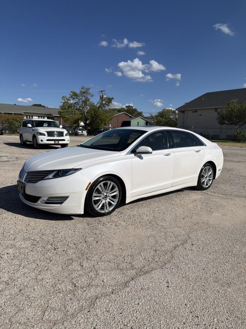 2014 White /Tan Lincoln MKZ FWD (3LN6L2G98ER) with an 2.0L L4 DOHC 16V engine, AUTOMATIC transmission, located at 1830 North Belt Line Road, Irving, TX, 75061, (469) 524-0199, 32.834373, -96.993584- Photo#2