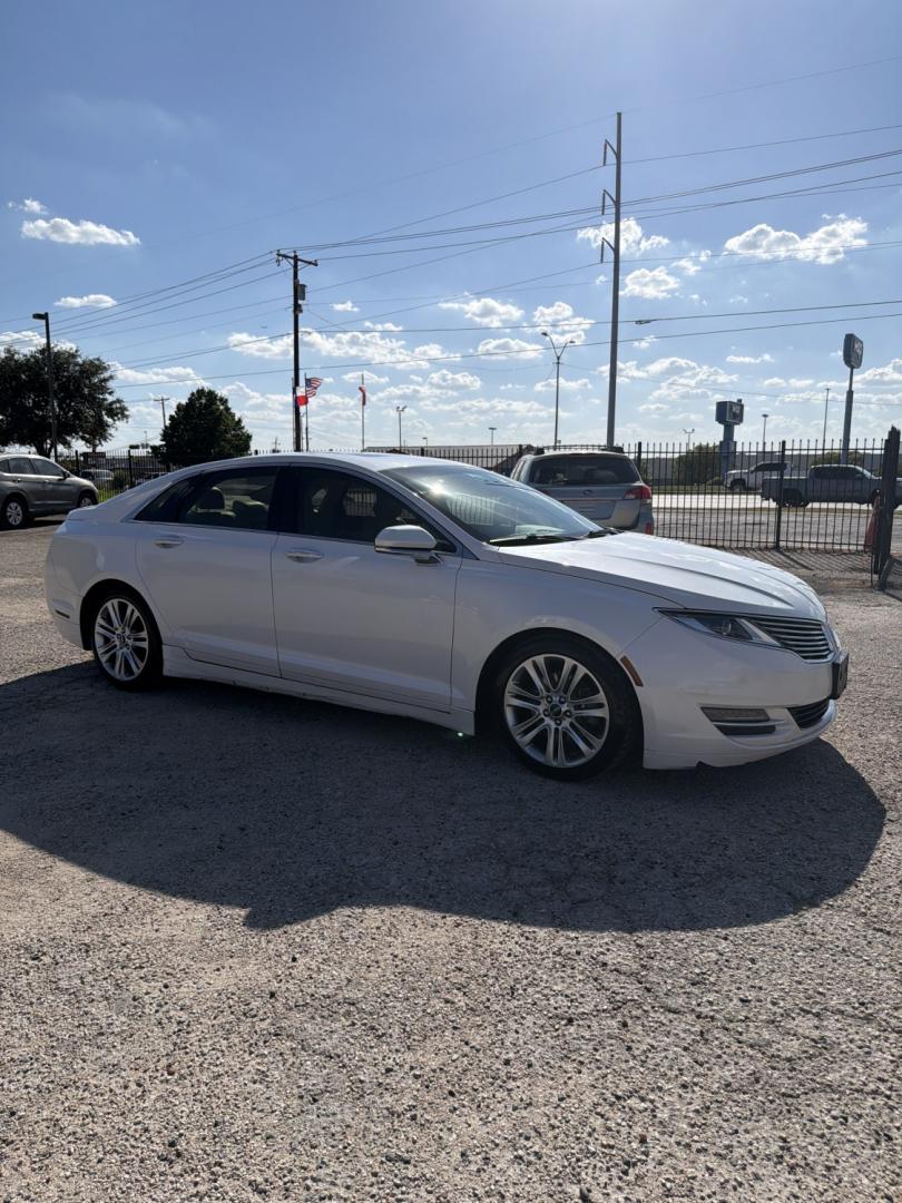 2014 White /Tan Lincoln MKZ FWD (3LN6L2G98ER) with an 2.0L L4 DOHC 16V engine, AUTOMATIC transmission, located at 1830 North Belt Line Road, Irving, TX, 75061, (469) 524-0199, 32.834373, -96.993584- Photo#6