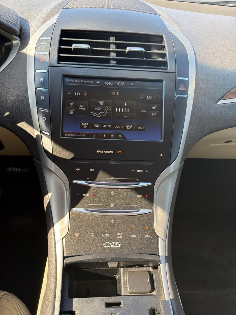 2014 White /Tan Lincoln MKZ FWD (3LN6L2G98ER) with an 2.0L L4 DOHC 16V engine, AUTOMATIC transmission, located at 1830 North Belt Line Road, Irving, TX, 75061, (469) 524-0199, 32.834373, -96.993584- Photo#11
