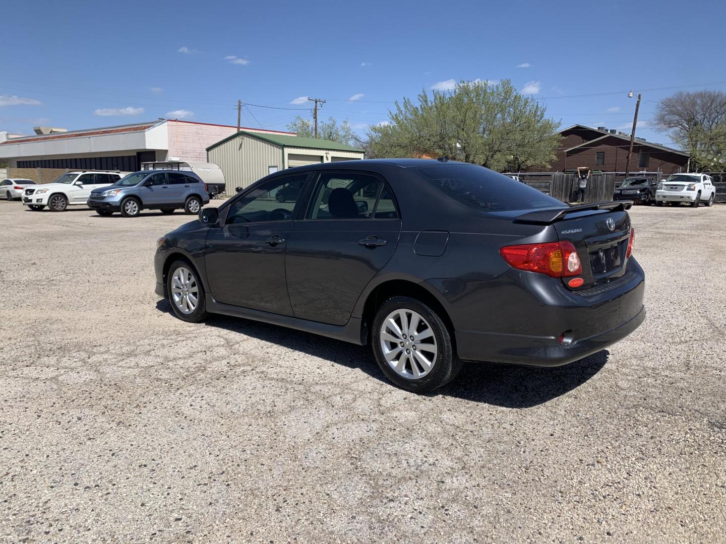 2010 Charcoal gray /Black Toyota Corolla (1NXBU4EE6AZ) with an 1.8L L4 DOHC 16V engine, Automatic transmission, located at 1830 North Belt Line Road, Irving, TX, 75061, (469) 524-0199, 32.834373, -96.993584 - ONE OWNER - Photo#3