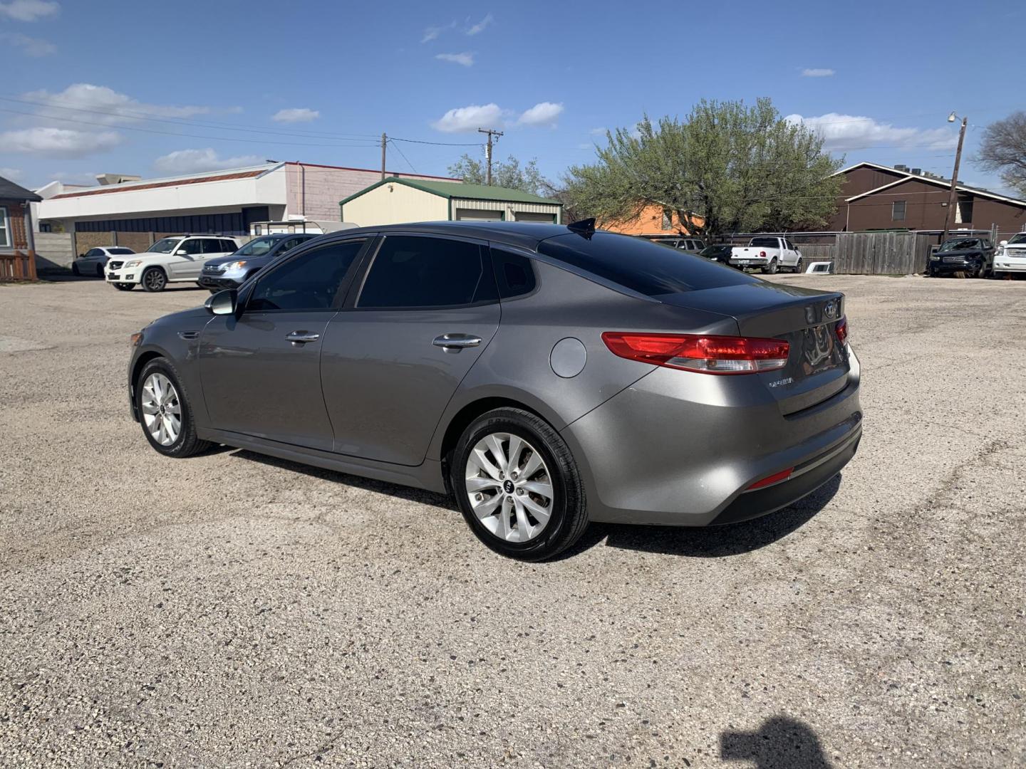 2016 Gray /gray Kia Optima EX (5XXGU4L3XGG) with an 2.4L L4 DOHC 16V engine, Automatic transmission, located at 1830 North Belt Line Road, Irving, TX, 75061, (469) 524-0199, 32.834373, -96.993584 - Photo#3
