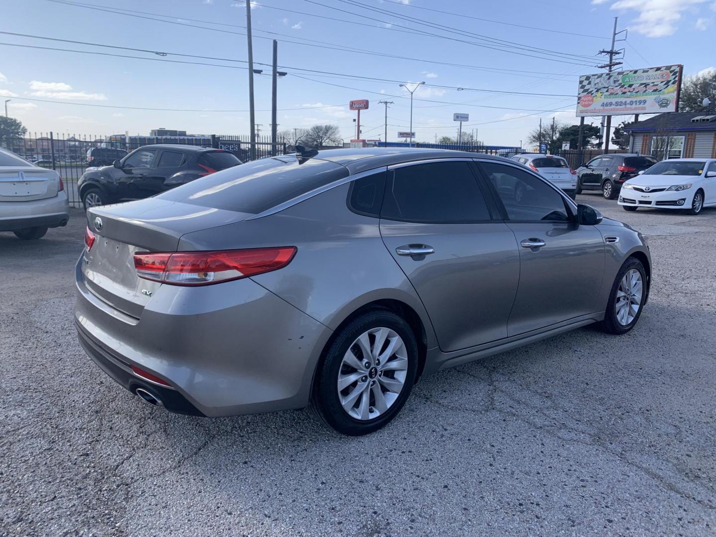 2016 Gray /gray Kia Optima EX (5XXGU4L3XGG) with an 2.4L L4 DOHC 16V engine, Automatic transmission, located at 1830 North Belt Line Road, Irving, TX, 75061, (469) 524-0199, 32.834373, -96.993584 - Photo#5
