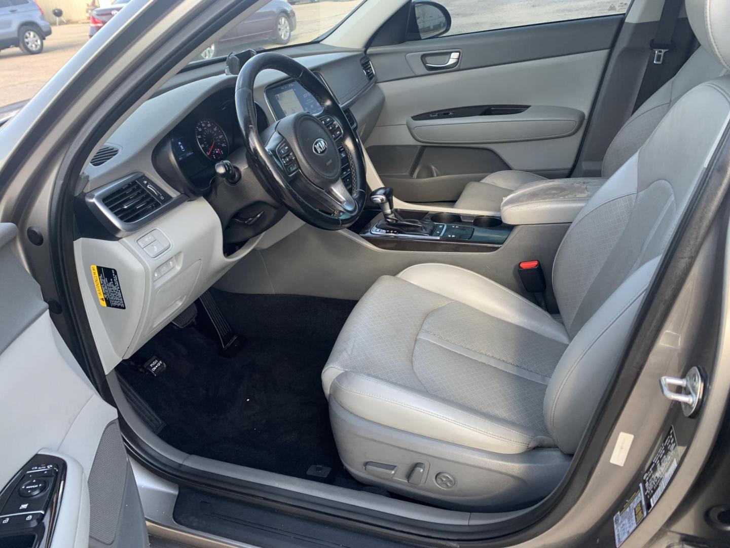 2016 Gray /gray Kia Optima EX (5XXGU4L3XGG) with an 2.4L L4 DOHC 16V engine, Automatic transmission, located at 1830 North Belt Line Road, Irving, TX, 75061, (469) 524-0199, 32.834373, -96.993584 - Photo#9
