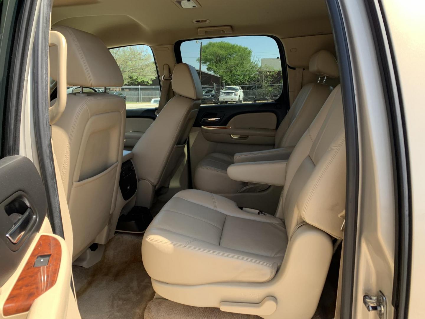 2008 Gold /Tan Chevrolet Suburban LS 1500 2WD (3GNFC16J48G) with an 5.3L V8 OHV 16V engine, Automatic transmission, located at 1830 North Belt Line Road, Irving, TX, 75061, (469) 524-0199, 32.834373, -96.993584 - ONE OWNER - Photo#10