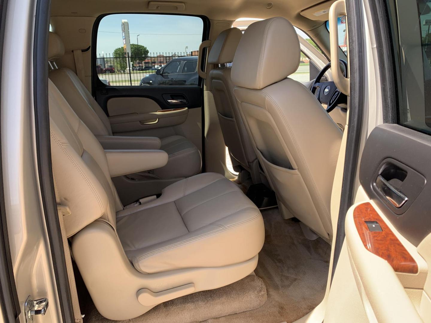 2008 Gold /Tan Chevrolet Suburban LS 1500 2WD (3GNFC16J48G) with an 5.3L V8 OHV 16V engine, Automatic transmission, located at 1830 North Belt Line Road, Irving, TX, 75061, (469) 524-0199, 32.834373, -96.993584 - ONE OWNER - Photo#11