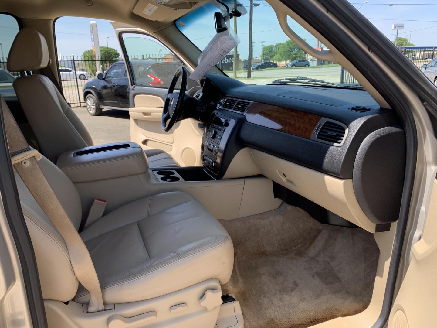 2008 Gold /Tan Chevrolet Suburban LS 1500 2WD (3GNFC16J48G) with an 5.3L V8 OHV 16V engine, Automatic transmission, located at 1830 North Belt Line Road, Irving, TX, 75061, (469) 524-0199, 32.834373, -96.993584 - ONE OWNER - Photo#14