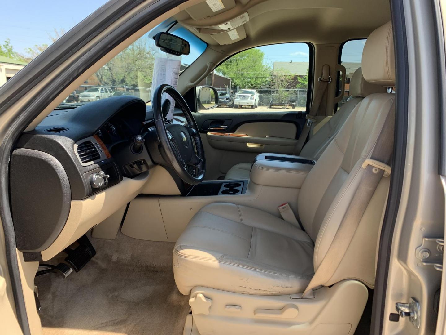 2008 Gold /Tan Chevrolet Suburban LS 1500 2WD (3GNFC16J48G) with an 5.3L V8 OHV 16V engine, Automatic transmission, located at 1830 North Belt Line Road, Irving, TX, 75061, (469) 524-0199, 32.834373, -96.993584 - ONE OWNER - Photo#5