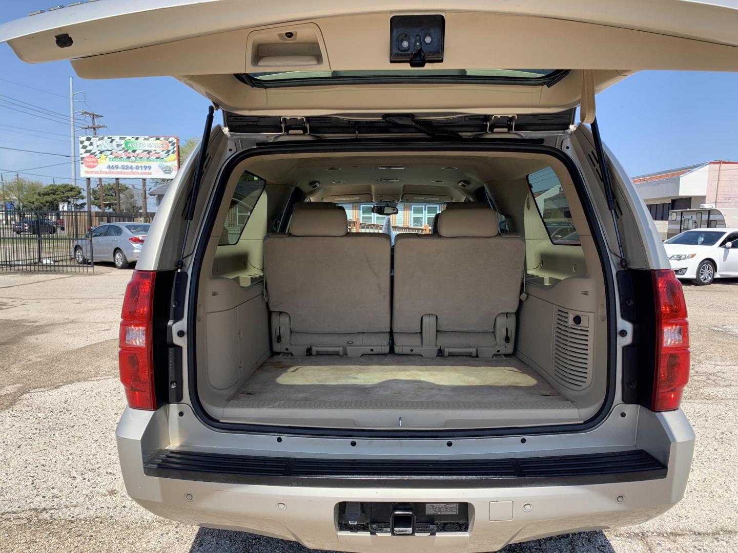 2008 Gold /Tan Chevrolet Suburban LS 1500 2WD (3GNFC16J48G) with an 5.3L V8 OHV 16V engine, Automatic transmission, located at 1830 North Belt Line Road, Irving, TX, 75061, (469) 524-0199, 32.834373, -96.993584 - ONE OWNER - Photo#7
