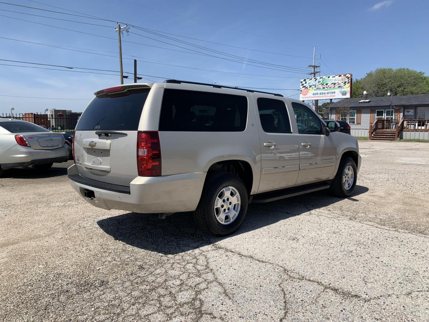 2008 Gold /Tan Chevrolet Suburban LS 1500 2WD (3GNFC16J48G) with an 5.3L V8 OHV 16V engine, Automatic transmission, located at 1830 North Belt Line Road, Irving, TX, 75061, (469) 524-0199, 32.834373, -96.993584 - ONE OWNER - Photo#8