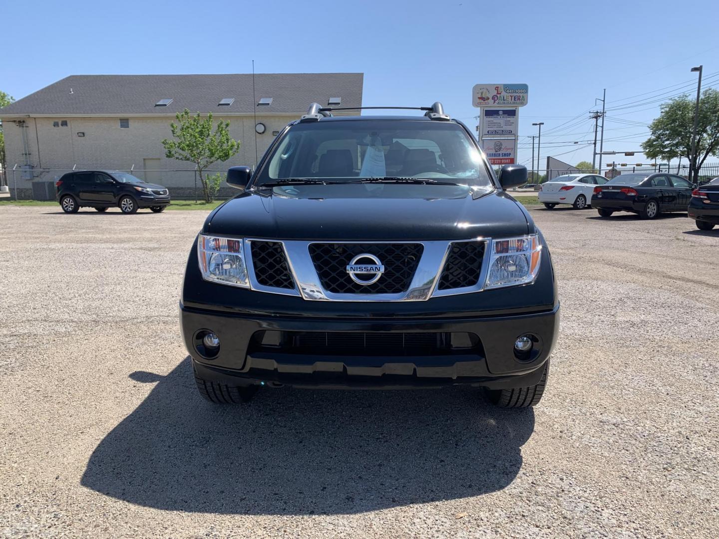 2007 Black /gray Nissan Frontier LE Crew Cab Long Bed 2WD (1N6AD09U87C) with an 4.0L V6 DOHC 24V engine, Automatic transmission, located at 1830 North Belt Line Road, Irving, TX, 75061, (469) 524-0199, 32.834373, -96.993584 - Photo#1