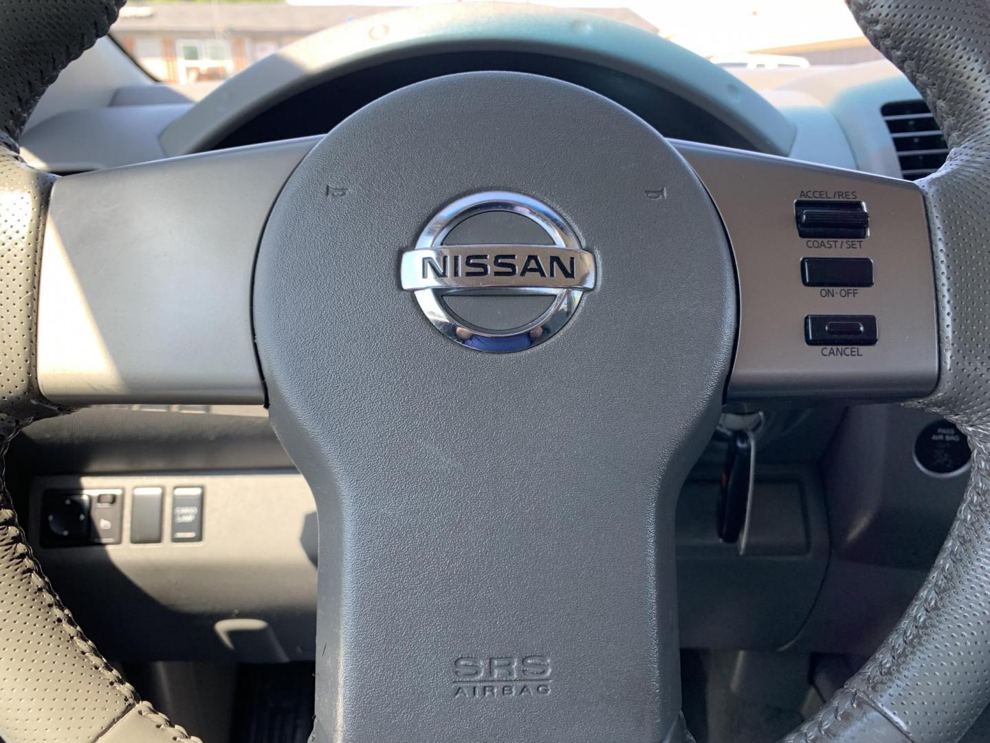2007 Black /gray Nissan Frontier LE Crew Cab Long Bed 2WD (1N6AD09U87C) with an 4.0L V6 DOHC 24V engine, Automatic transmission, located at 1830 North Belt Line Road, Irving, TX, 75061, (469) 524-0199, 32.834373, -96.993584 - Photo#13