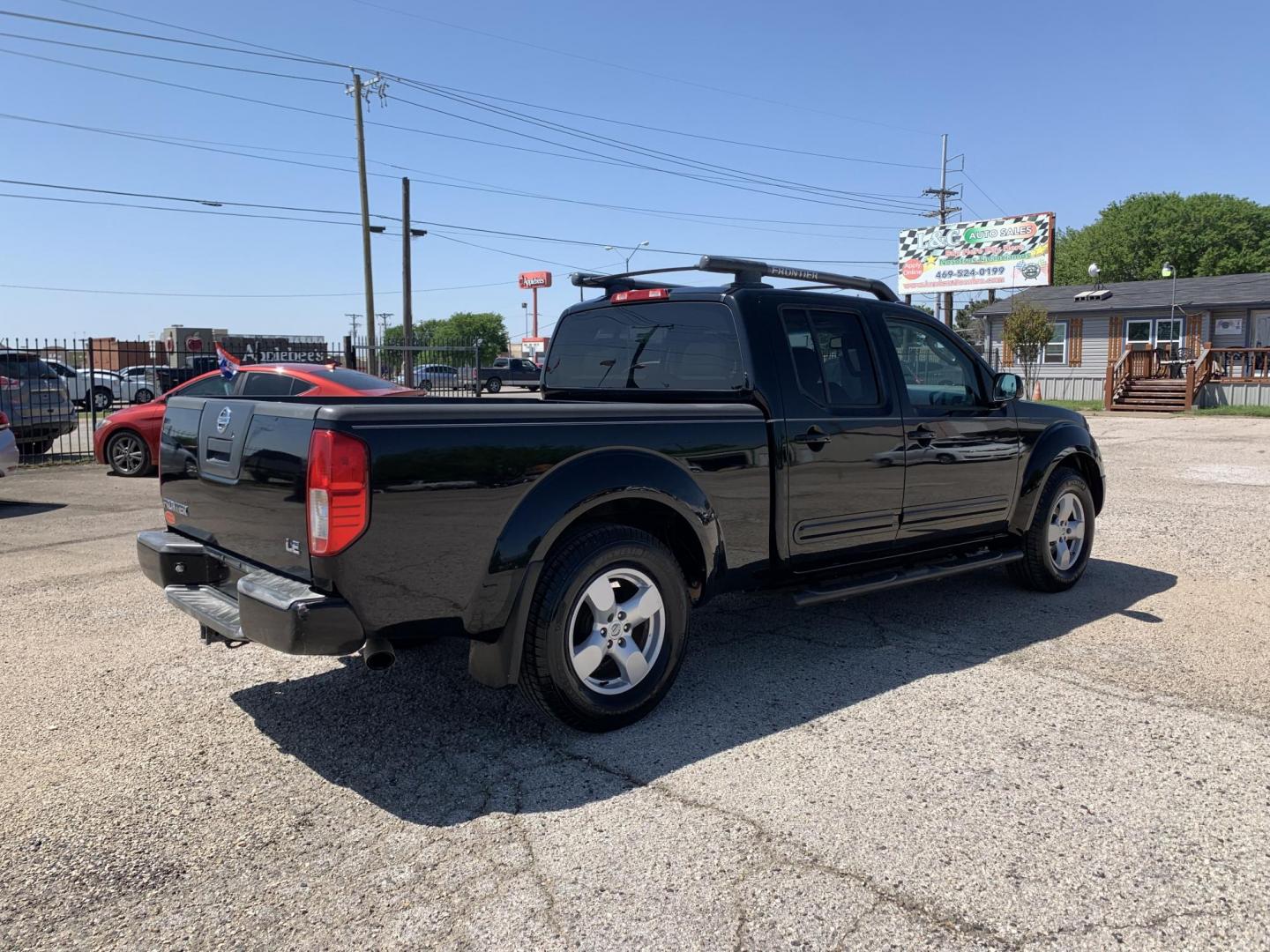 2007 Black /gray Nissan Frontier LE Crew Cab Long Bed 2WD (1N6AD09U87C) with an 4.0L V6 DOHC 24V engine, Automatic transmission, located at 1830 North Belt Line Road, Irving, TX, 75061, (469) 524-0199, 32.834373, -96.993584 - Photo#7