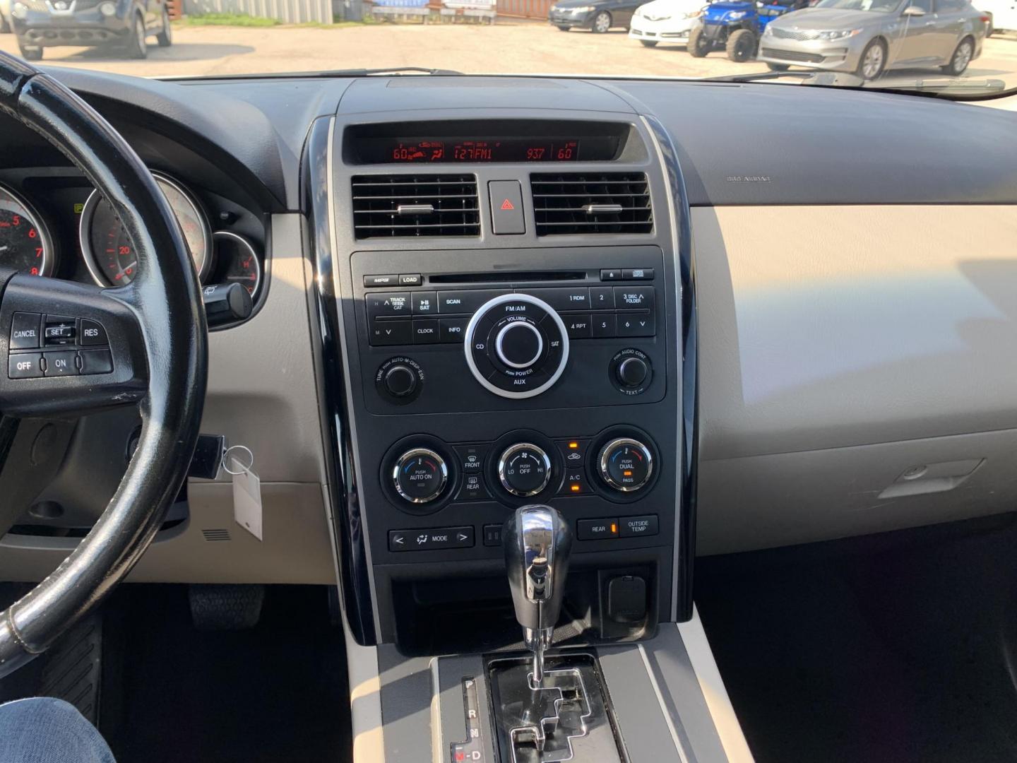 2012 White /Tan Mazda CX-9 Touring (JM3TB2CV8C0) with an 3.7L V6 DOHC 24V engine, Automatic transmission, located at 1830 North Belt Line Road, Irving, TX, 75061, (469) 524-0199, 32.834373, -96.993584 - Photo#16