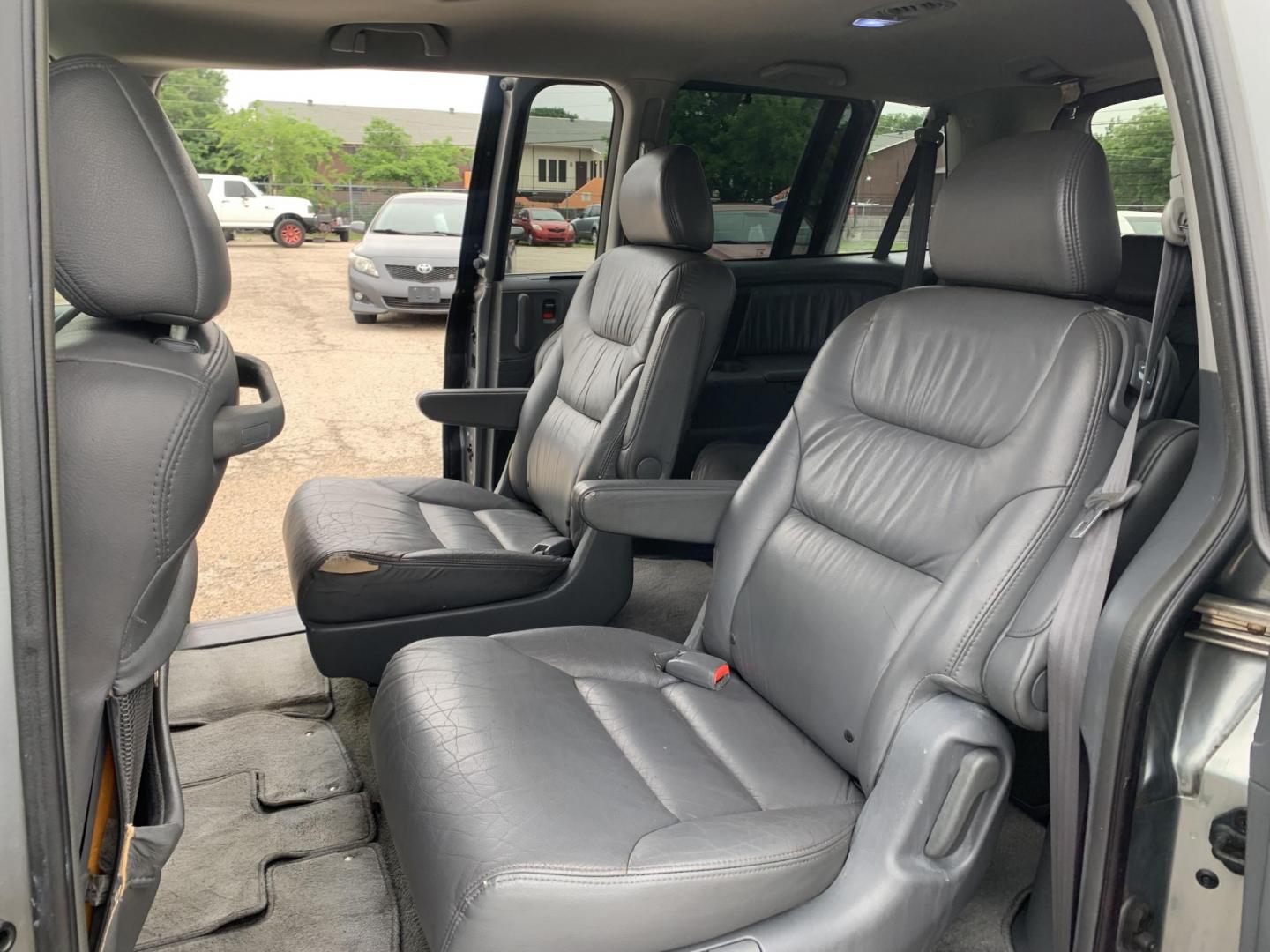 2006 Blue /gray Honda Odyssey EX-L w/ DVD and Navigation (5FNRL38736B) with an 3.5L V6 SOHC 24V engine, Automatic transmission, located at 1830 North Belt Line Road, Irving, TX, 75061, (469) 524-0199, 32.834373, -96.993584 - Photo#5
