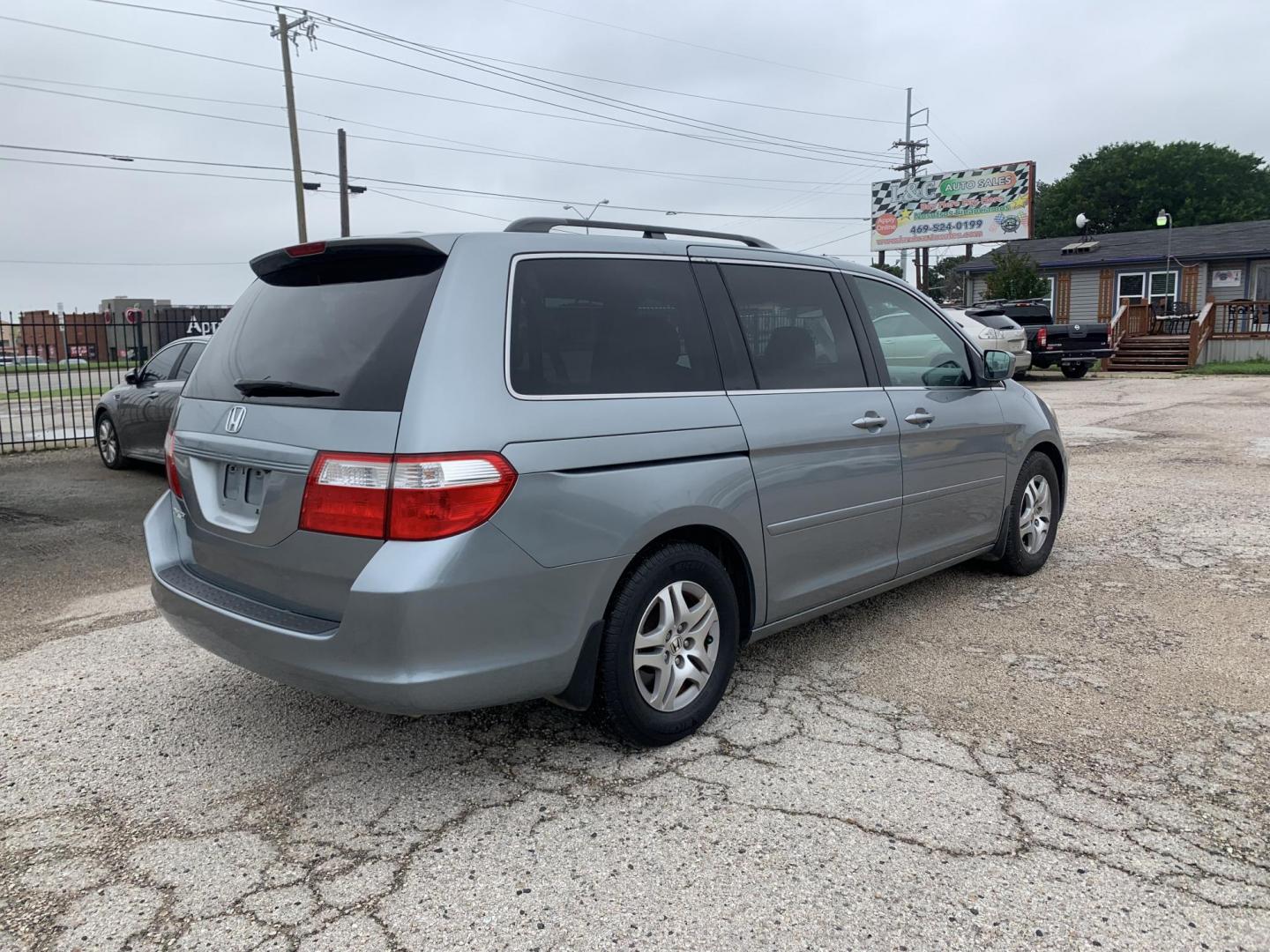 2006 Blue /gray Honda Odyssey EX-L w/ DVD and Navigation (5FNRL38736B) with an 3.5L V6 SOHC 24V engine, Automatic transmission, located at 1830 North Belt Line Road, Irving, TX, 75061, (469) 524-0199, 32.834373, -96.993584 - Photo#8