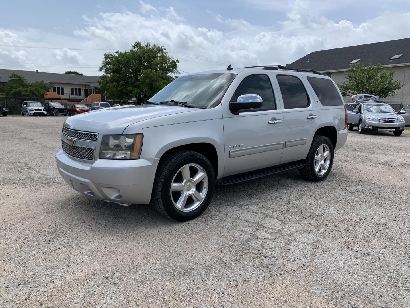 2011 SILVER /Black Chevrolet Tahoe LT 2WD (1GNSCBE09BR) with an 5.3L V8 OHV 16V FFV engine, Automatic transmission, located at 1830 North Belt Line Road, Irving, TX, 75061, (469) 524-0199, 32.834373, -96.993584 - Transmission has been Rebuilt. - Photo#2