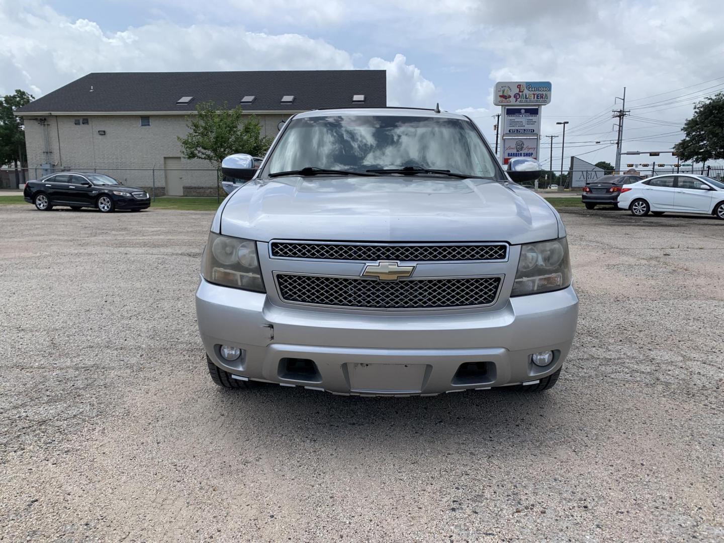2011 SILVER /Black Chevrolet Tahoe LT 2WD (1GNSCBE09BR) with an 5.3L V8 OHV 16V FFV engine, Automatic transmission, located at 1830 North Belt Line Road, Irving, TX, 75061, (469) 524-0199, 32.834373, -96.993584 - Transmission has been Rebuilt. - Photo#1
