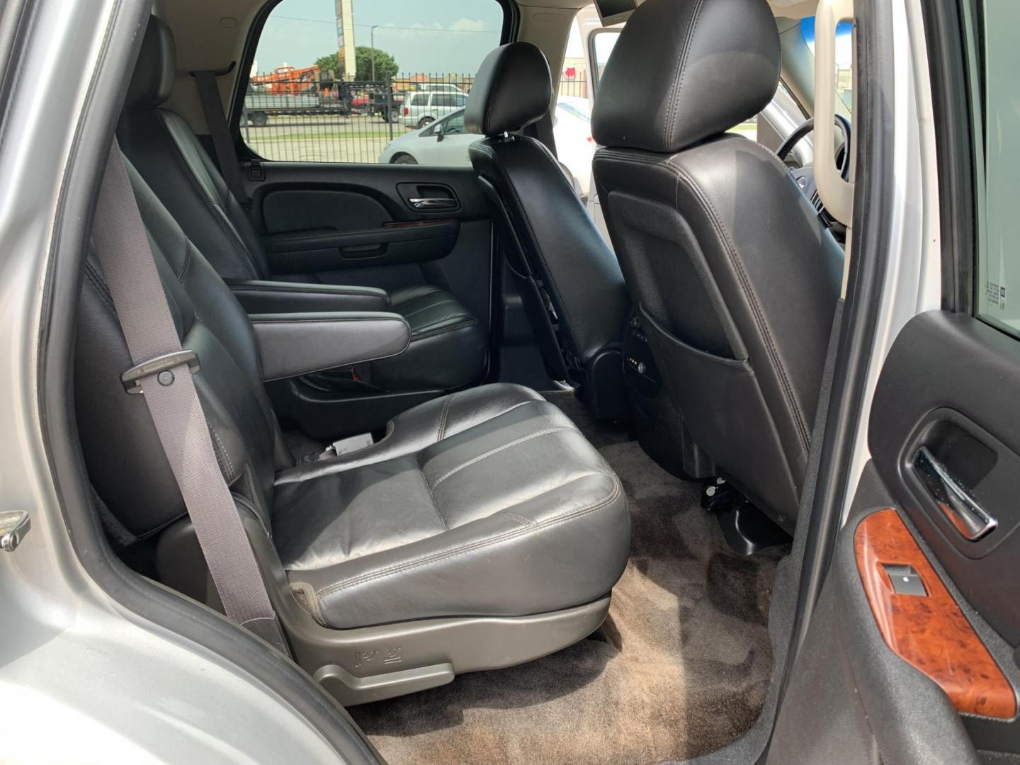 2011 SILVER /Black Chevrolet Tahoe LT 2WD (1GNSCBE09BR) with an 5.3L V8 OHV 16V FFV engine, Automatic transmission, located at 1830 North Belt Line Road, Irving, TX, 75061, (469) 524-0199, 32.834373, -96.993584 - Transmission has been Rebuilt. - Photo#12