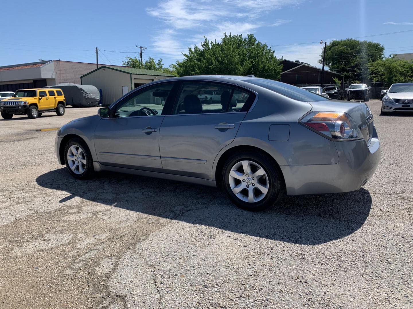 2009 Charcoal gray /Black Nissan Altima 2.5 (1N4AL21E69N) with an 2.5L L4 DOHC 16V engine, Automatic transmission, located at 1830 North Belt Line Road, Irving, TX, 75061, (469) 524-0199, 32.834373, -96.993584 - Photo#5