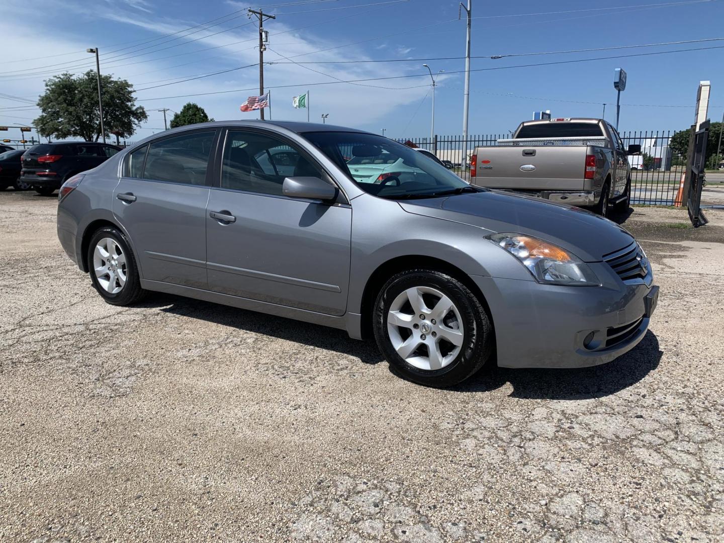2009 Charcoal gray /Black Nissan Altima 2.5 (1N4AL21E69N) with an 2.5L L4 DOHC 16V engine, Automatic transmission, located at 1830 North Belt Line Road, Irving, TX, 75061, (469) 524-0199, 32.834373, -96.993584 - Photo#6