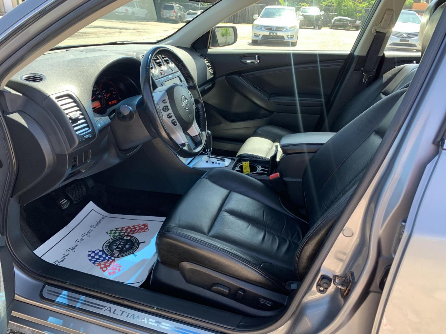 2009 Charcoal gray /Black Nissan Altima 2.5 (1N4AL21E69N) with an 2.5L L4 DOHC 16V engine, Automatic transmission, located at 1830 North Belt Line Road, Irving, TX, 75061, (469) 524-0199, 32.834373, -96.993584 - Photo#9