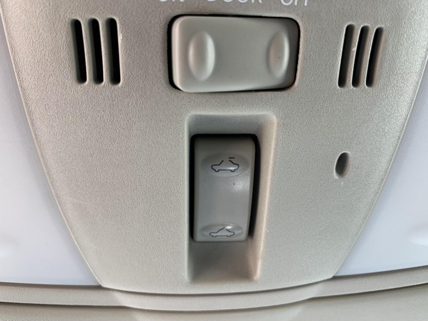 2009 Charcoal gray /Black Nissan Altima 2.5 (1N4AL21E69N) with an 2.5L L4 DOHC 16V engine, Automatic transmission, located at 1830 North Belt Line Road, Irving, TX, 75061, (469) 524-0199, 32.834373, -96.993584 - Photo#13