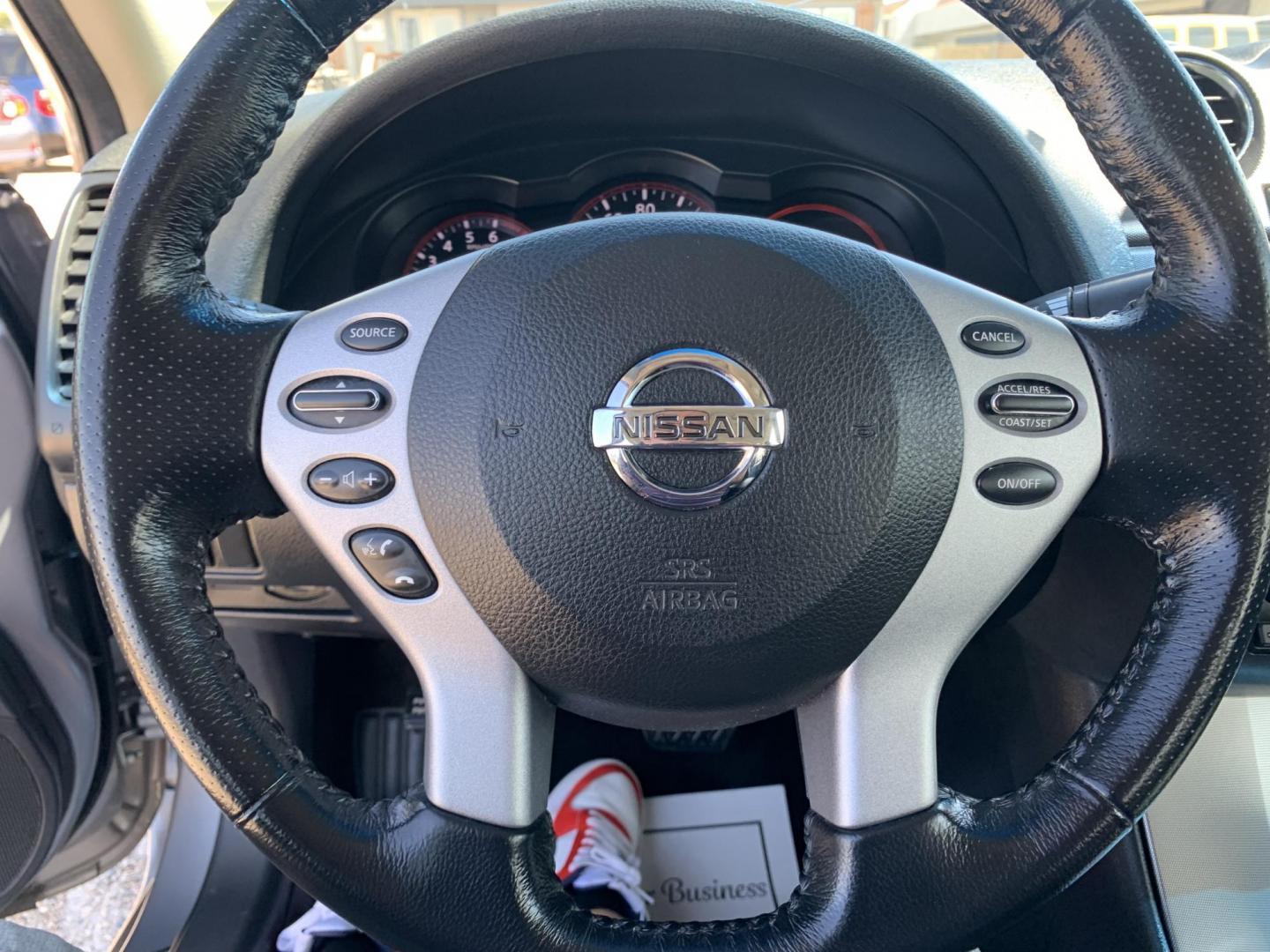 2009 Charcoal gray /Black Nissan Altima 2.5 (1N4AL21E69N) with an 2.5L L4 DOHC 16V engine, Automatic transmission, located at 1830 North Belt Line Road, Irving, TX, 75061, (469) 524-0199, 32.834373, -96.993584 - Photo#15