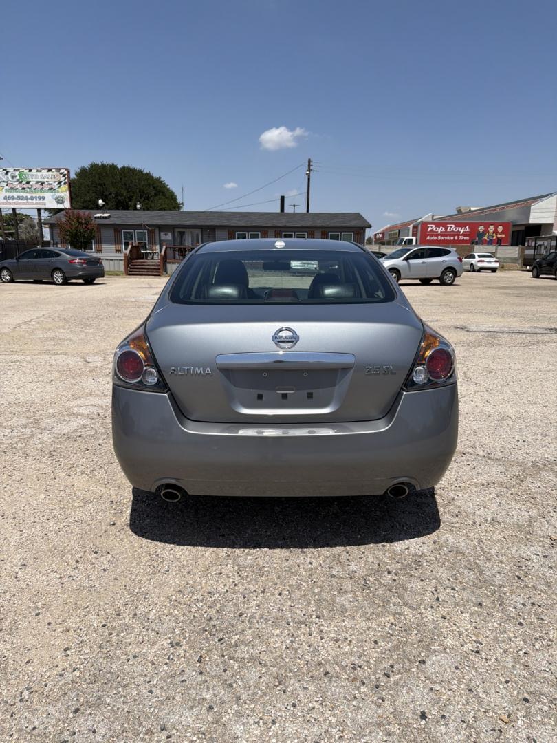 2009 Charcoal gray /Black Nissan Altima 2.5 (1N4AL21E69N) with an 2.5L L4 DOHC 16V engine, Automatic transmission, located at 1830 North Belt Line Road, Irving, TX, 75061, (469) 524-0199, 32.834373, -96.993584- Photo#2