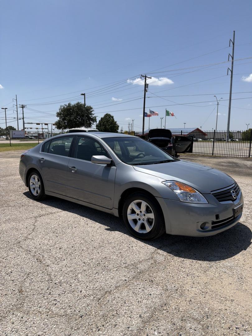 2009 Charcoal gray /Black Nissan Altima 2.5 (1N4AL21E69N) with an 2.5L L4 DOHC 16V engine, Automatic transmission, located at 1830 North Belt Line Road, Irving, TX, 75061, (469) 524-0199, 32.834373, -96.993584- Photo#4