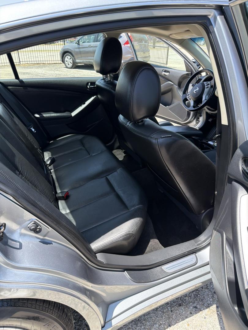 2009 Charcoal gray /Black Nissan Altima 2.5 (1N4AL21E69N) with an 2.5L L4 DOHC 16V engine, Automatic transmission, located at 1830 North Belt Line Road, Irving, TX, 75061, (469) 524-0199, 32.834373, -96.993584- Photo#7