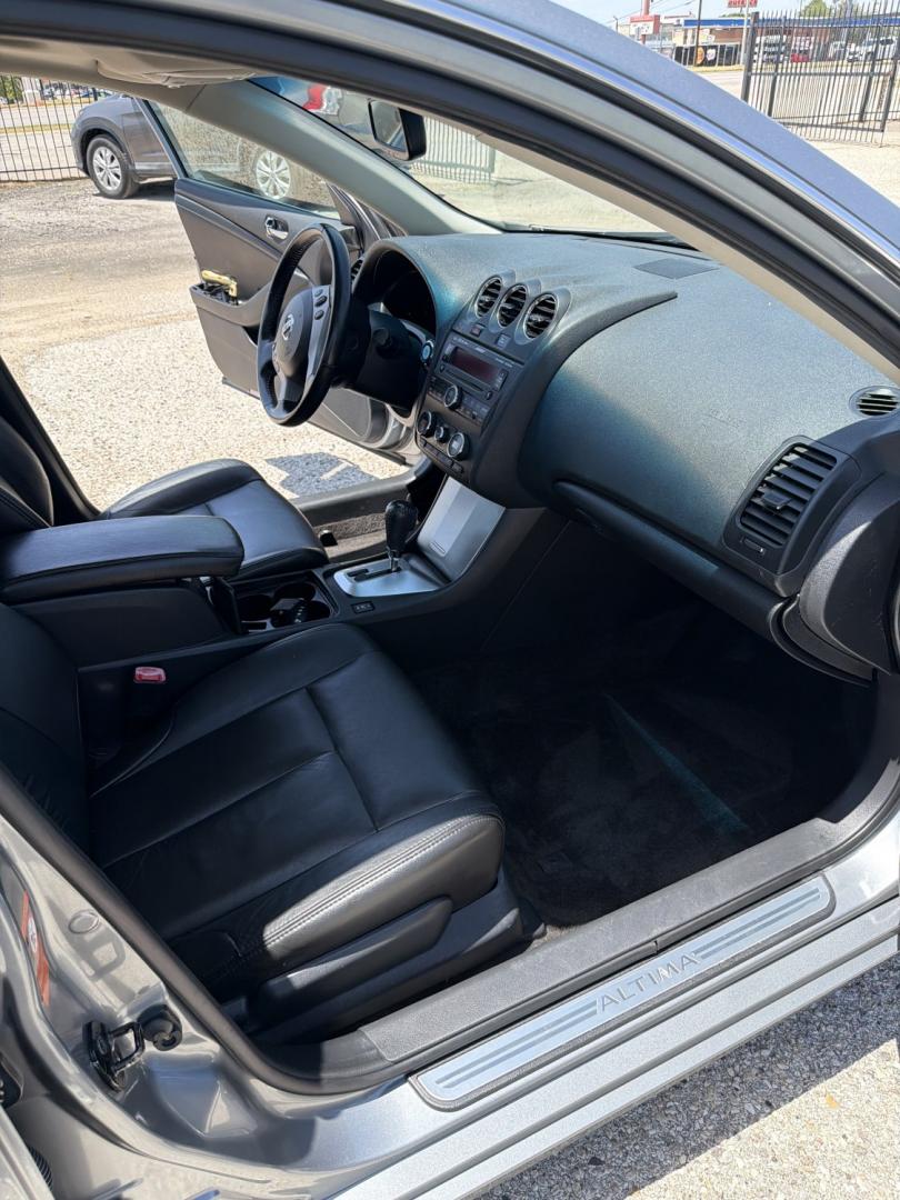 2009 Charcoal gray /Black Nissan Altima 2.5 (1N4AL21E69N) with an 2.5L L4 DOHC 16V engine, Automatic transmission, located at 1830 North Belt Line Road, Irving, TX, 75061, (469) 524-0199, 32.834373, -96.993584- Photo#8