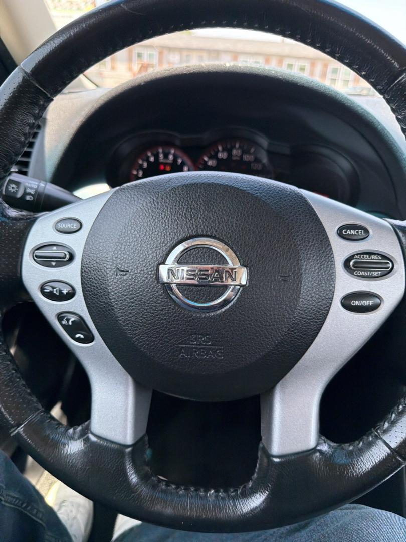 2009 Charcoal gray /Black Nissan Altima 2.5 (1N4AL21E69N) with an 2.5L L4 DOHC 16V engine, Automatic transmission, located at 1830 North Belt Line Road, Irving, TX, 75061, (469) 524-0199, 32.834373, -96.993584- Photo#11