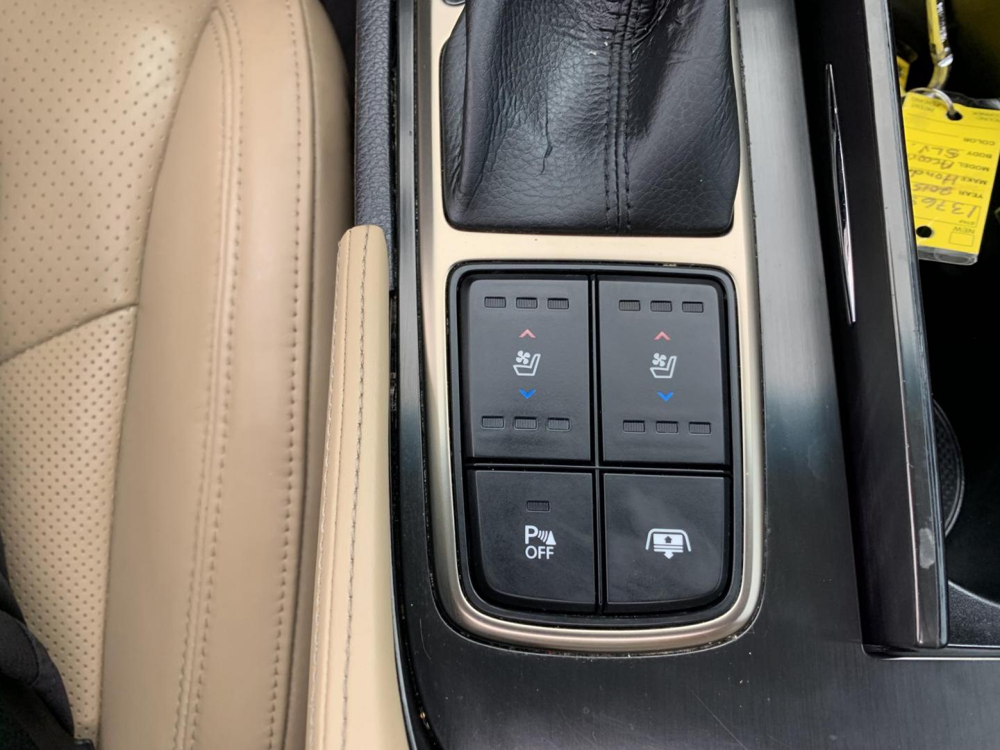 2012 Silver /Tan Hyundai Azera 3.3L (KMHFH4JG9CA) with an 3.3L V6 DOHC 24V engine, Automatic transmission, located at 1830 North Belt Line Road, Irving, TX, 75061, (469) 524-0199, 32.834373, -96.993584 - Photo#15