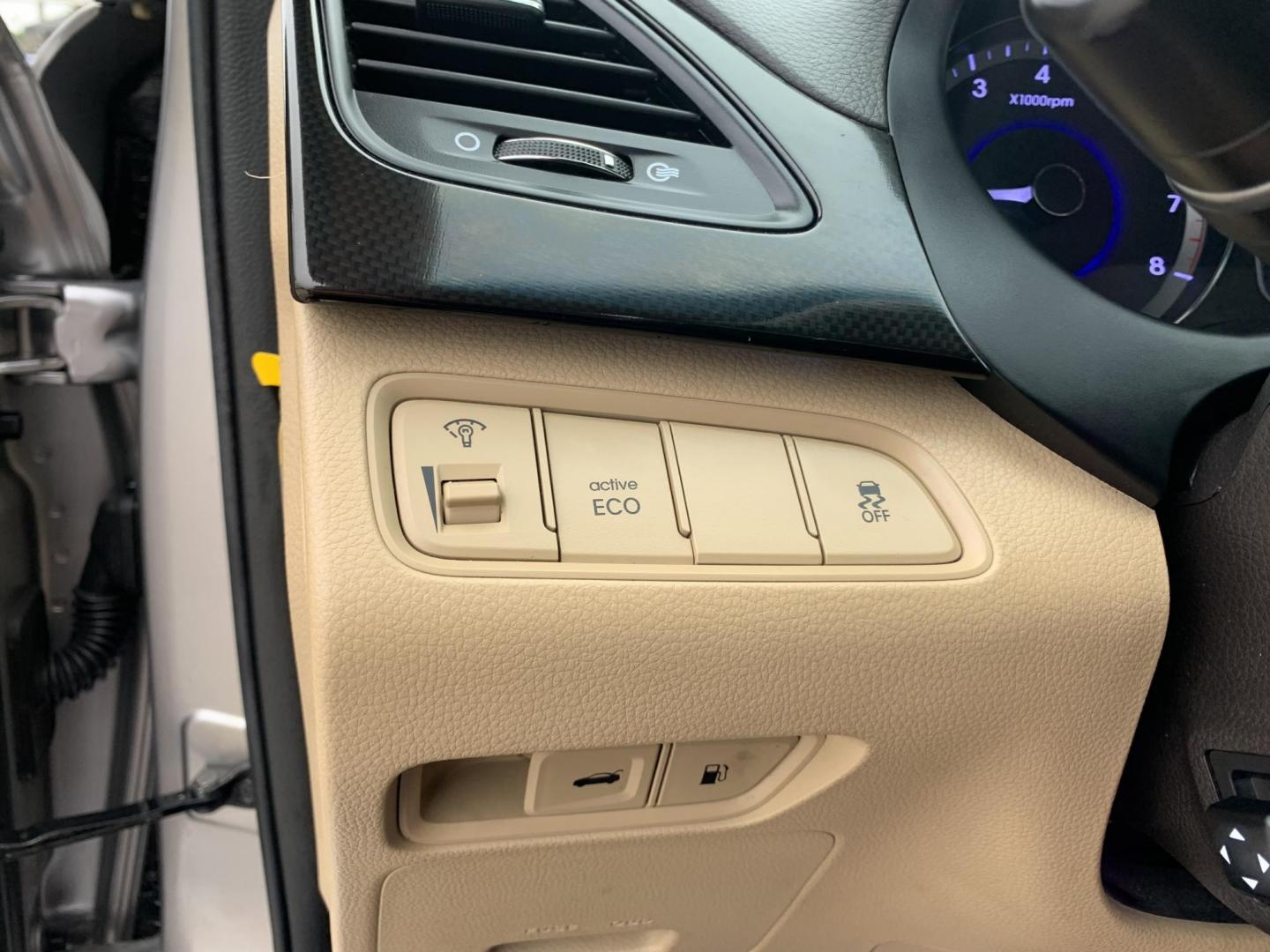 2012 Silver /Tan Hyundai Azera 3.3L (KMHFH4JG9CA) with an 3.3L V6 DOHC 24V engine, Automatic transmission, located at 1830 North Belt Line Road, Irving, TX, 75061, (469) 524-0199, 32.834373, -96.993584 - Photo#16