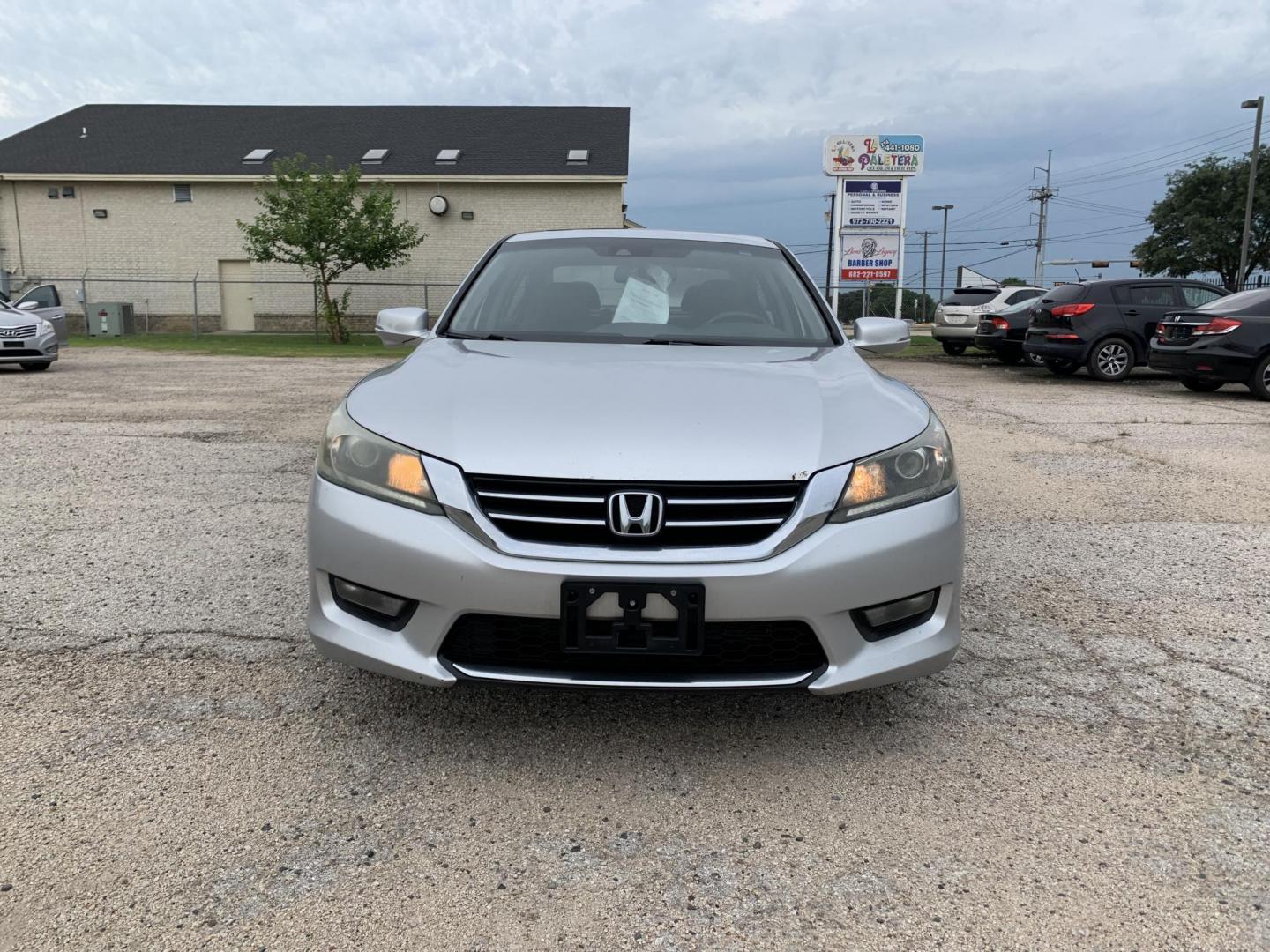 2015 Silver /Black Honda Accord EX-L Sedan (1HGCR2F81FA) with an 2.4L L4 DOHC 16V engine, Transmission transmission, located at 1830 North Belt Line Road, Irving, TX, 75061, (469) 524-0199, 32.834373, -96.993584 - Photo#1
