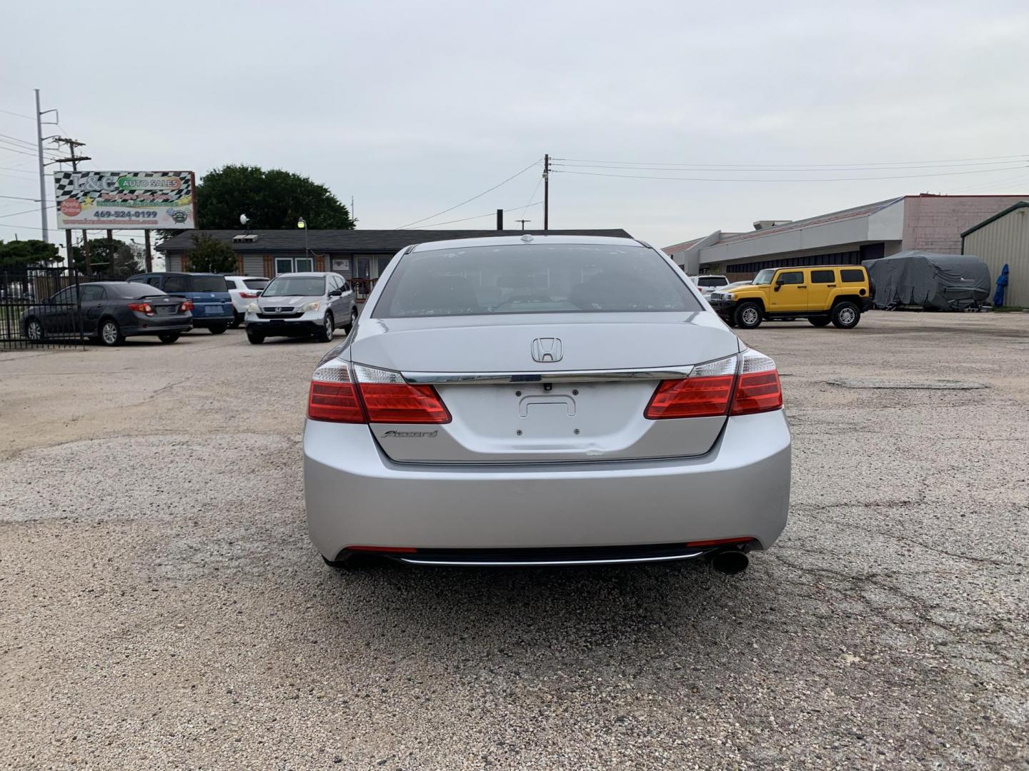 2015 Silver /Black Honda Accord EX-L Sedan (1HGCR2F81FA) with an 2.4L L4 DOHC 16V engine, Transmission transmission, located at 1830 North Belt Line Road, Irving, TX, 75061, (469) 524-0199, 32.834373, -96.993584 - Photo#2